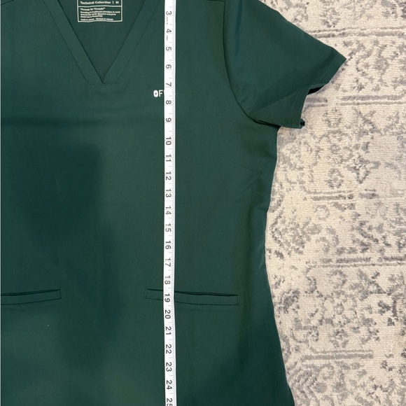 Figs Women's Short Sleeve Forest Green Top - Picture 7 of 9